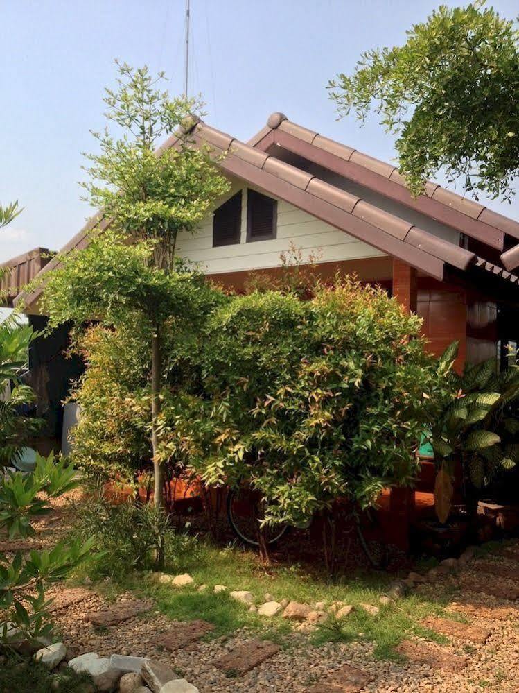 Jim Guesthouse Kanchanaburi Exterior foto